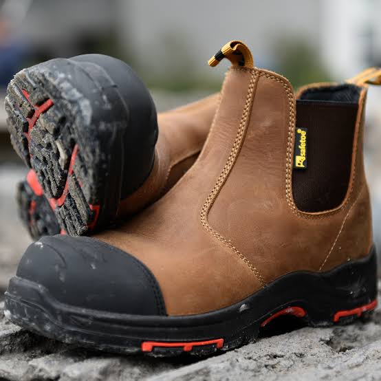 BOTTES MARQUE TRIANGLE EN TRAIT ROUGE