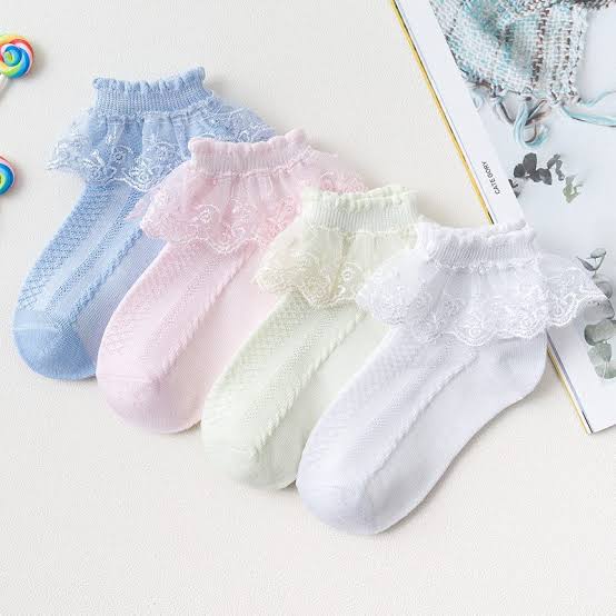CHAUSSETTE ENFANT AVEC DENTELLE